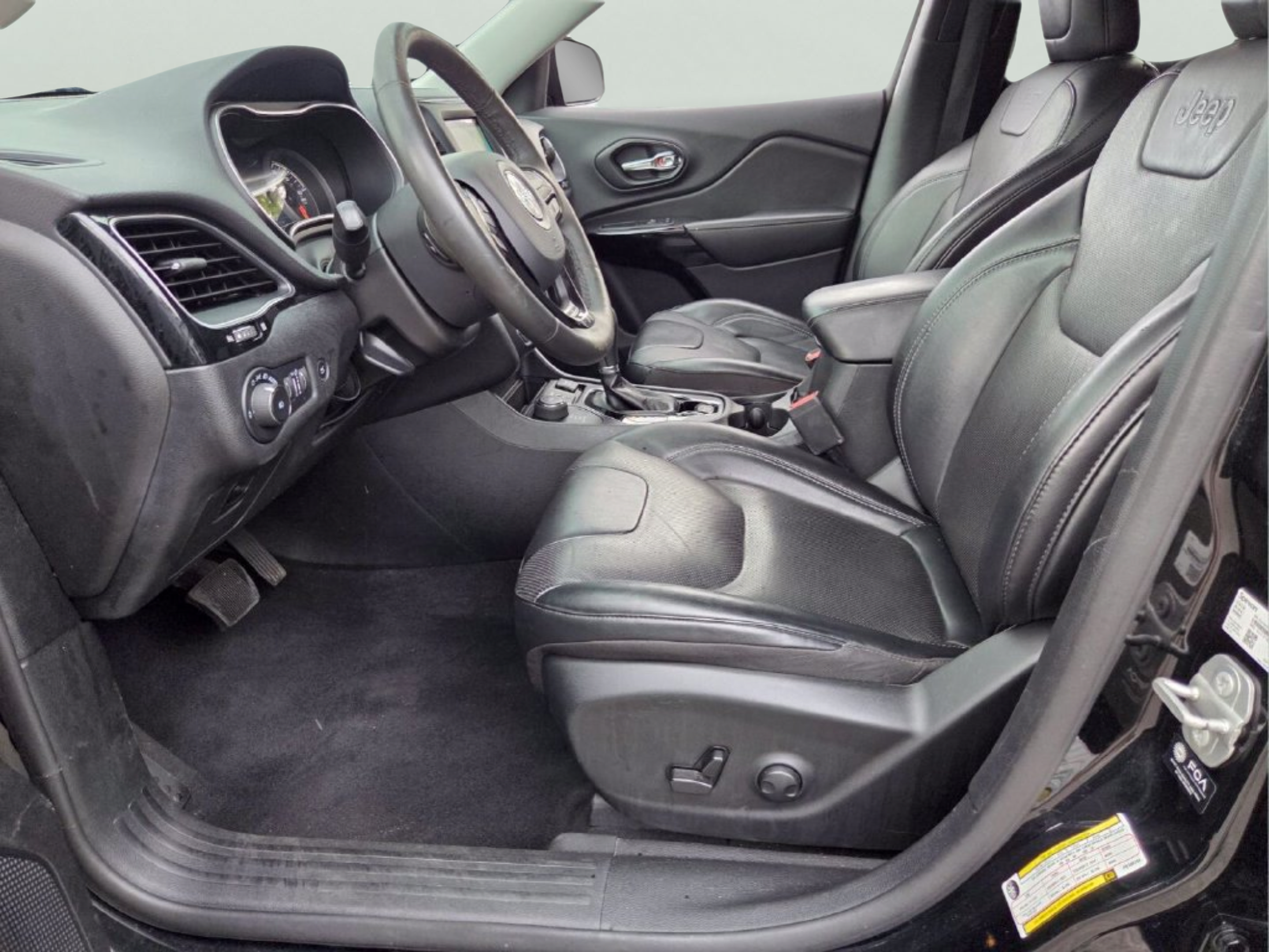 Used 2023 Jeep Cherokee Altitude Lux AWD/4WD image 9