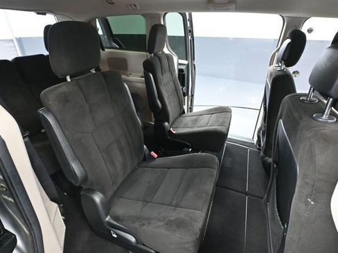 Used 2013 Dodge Grand Caravan SXT FWD image 39