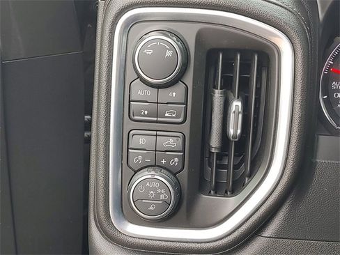 Used 2019 Chevrolet Silverado 1500 LTZ image 24