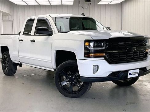 Used 2017 Chevrolet Silverado 1500 LT w/ All Star Edition AWD/4WD image 35