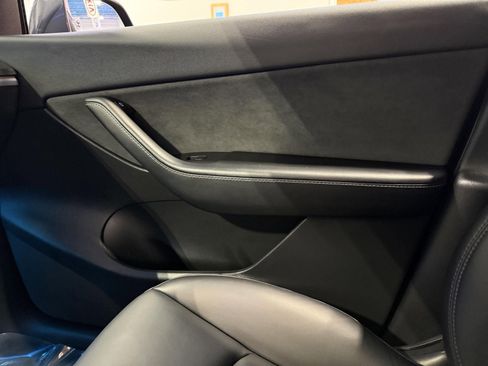 Used 2021 Tesla Model Y Performance image 36