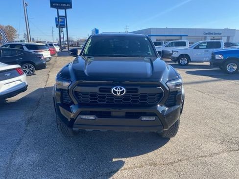 Used 2024 Toyota Tacoma TRD Off-Road AWD/4WD image 8