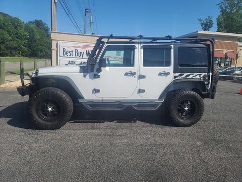 Used 2017 Jeep Wrangler Unlimited Sport w/ Quick Order Package 24S AWD/4WD image 4