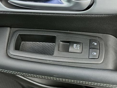Used 2023 Chrysler Pacifica Touring-L w/ S Appearance Package FWD image 29