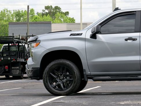 Used 2025 Chevrolet Silverado 1500 Custom Trail Boss w/ Turbomax Blackout Package AWD/4WD image 5