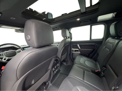 Used 2024 Land Rover Defender 110 X-Dynamic SE AWD/4WD image 23