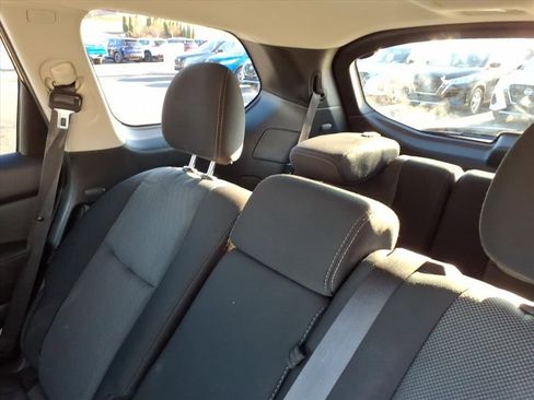 Used 2019 Nissan Pathfinder SV image 16