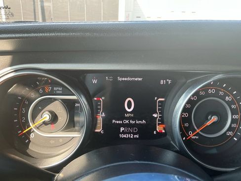 Used 2018 Jeep Wrangler Unlimited Sahara AWD/4WD image 19