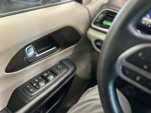 Used 2021 Chrysler Voyager Lxi image 21