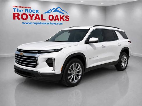 Used 2023 Chevrolet Traverse LT FWD image 1