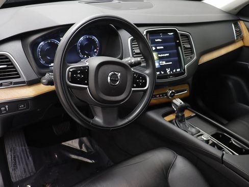 Used 2022 Volvo XC90 T6 Momentum w/ Climate Package image 6