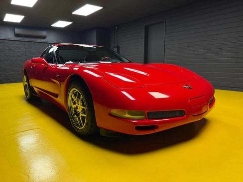 Used 2001 Chevrolet Corvette Z06 w/ Memory Pkg RWD image 3