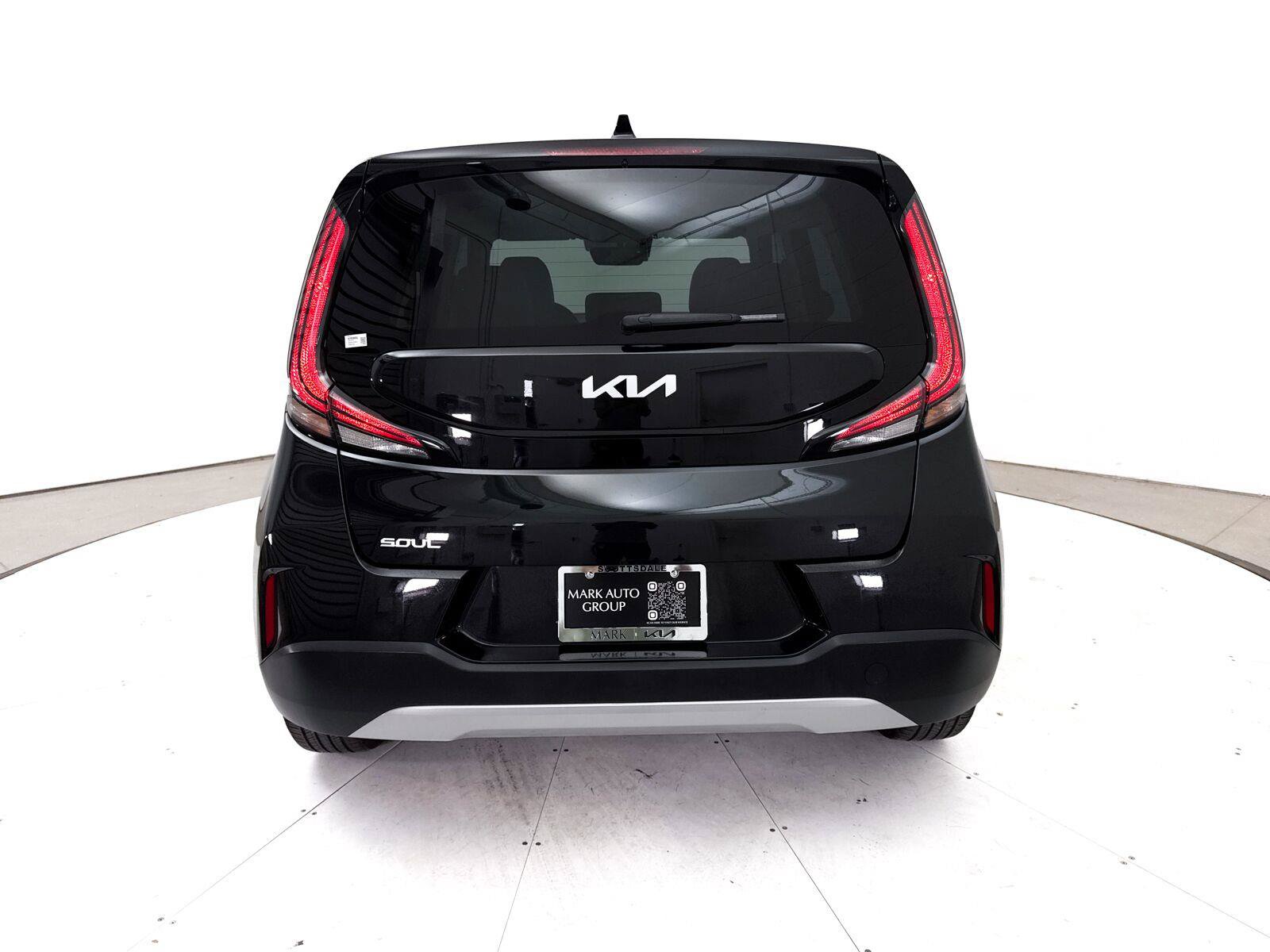 Used 2025 Kia Soul LX w/ LX Technology Package FWD image 16