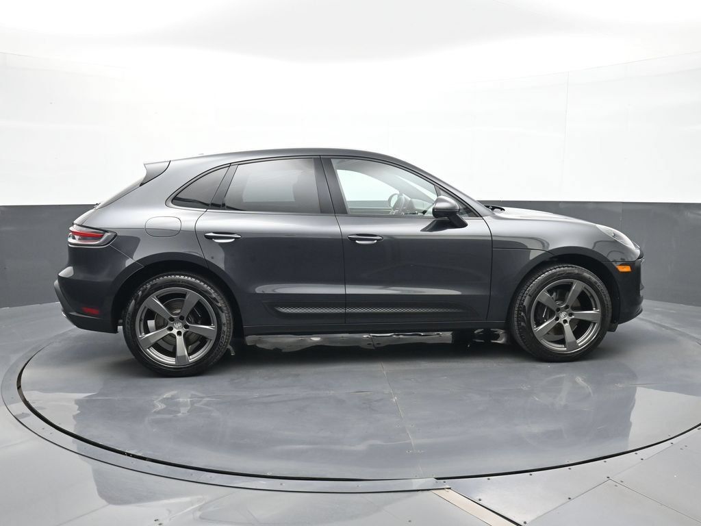 Certified 2025 Porsche Macan AWD/4WD image 23