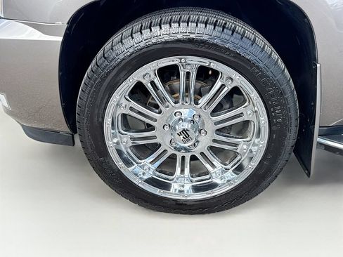 Used 2014 Cadillac Escalade Luxury AWD/4WD image 42