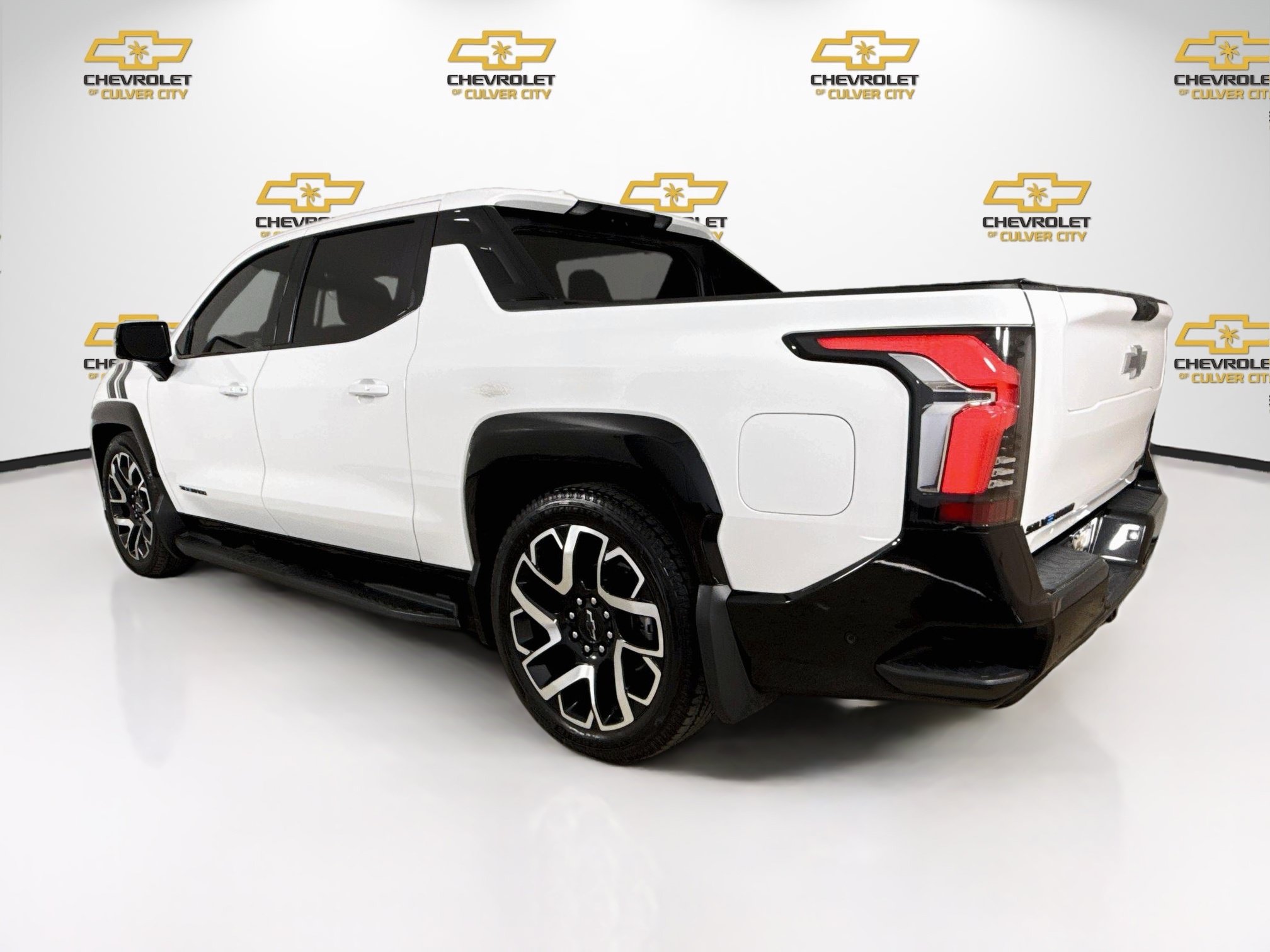 Used 2024 Chevrolet Silverado EV RST AWD/4WD image 6