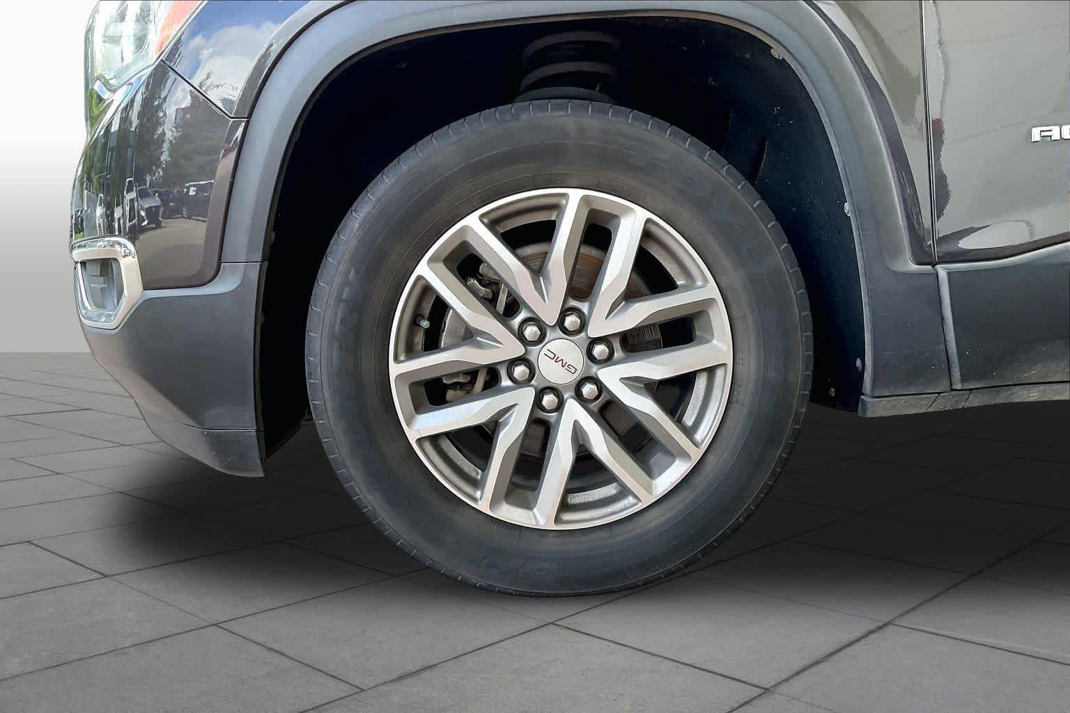 Used 2017 GMC Acadia SLE FWD image 9