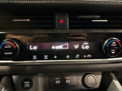 Used 2025 Nissan Rogue SV image 30