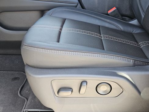 New 2026 Chevrolet Suburban High Country AWD/4WD image 17