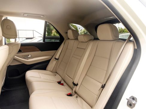Used 2025 Mercedes-Benz GLE 350 4MATIC image 19