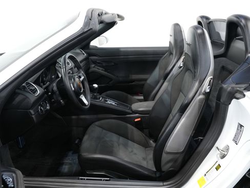 Used 2021 Porsche 718 Boxster Spyder image 32