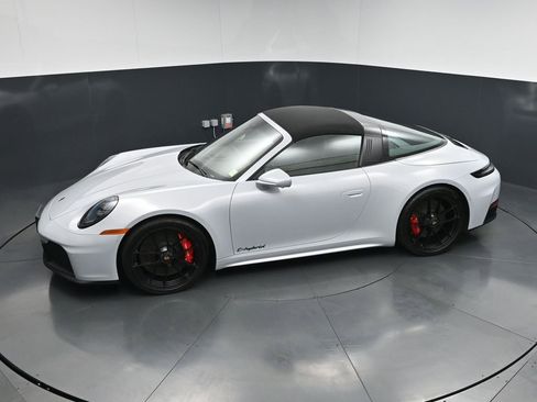 Certified 2025 Porsche 911 Targa 4 GTS AWD/4WD image 17