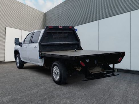 Used 2024 Chevrolet Silverado 2500 LT w/ Convenience Package AWD/4WD image 3