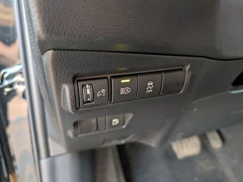 Used 2024 Toyota Corolla Cross XSE image 17