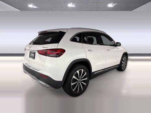 Used 2023 Mercedes-Benz GLA 250 4MATIC w/ Premium Package image 9