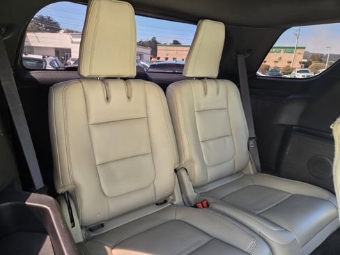 Used 2013 Ford Explorer XLT AWD/4WD image 12