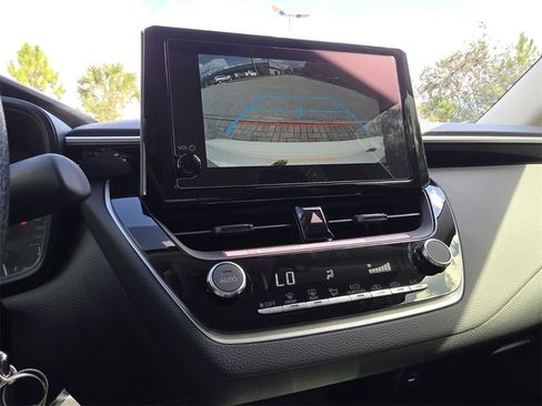 Used 2025 Toyota Corolla LE image 32