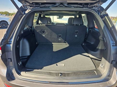 New 2025 Jeep Grand Cherokee Altitude image 29