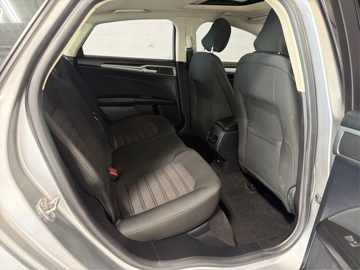 Used 2020 Ford Fusion SE AWD/4WD image 15