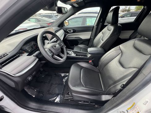 Used 2025 Jeep Compass Limited image 27