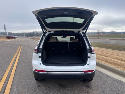 New 2026 Jeep Grand Cherokee Limited w/ Luxury Tech Group II image 15