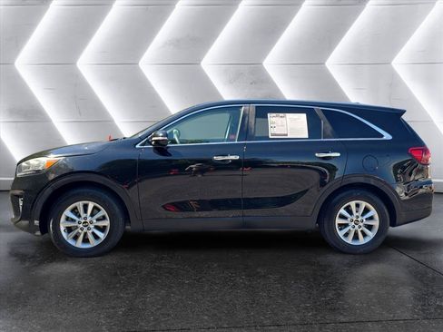 Used 2020 Kia Sorento FWD V6 image 2