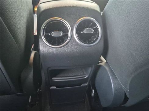 Used 2023 Mercedes-Benz GLA 250 4MATIC image 17