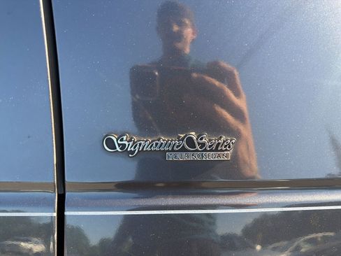 Used 1998 Lincoln Town Car Signature RWD image 14