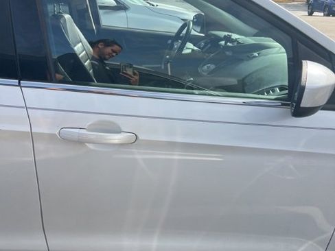 Used 2016 Ford Escape SE w/ SE Leather Comfort Package image 9