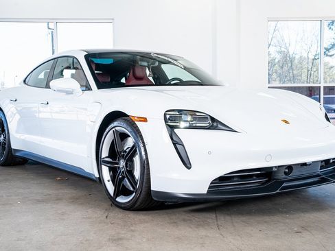 Used 2023 Porsche Taycan image 4