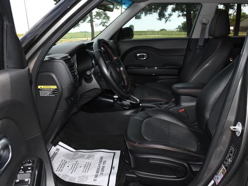 Used 2018 Kia Soul ! FWD image 11