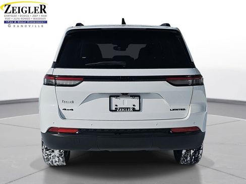 Used 2023 Jeep Grand Cherokee Limited w/ Black Appearance Package image 6