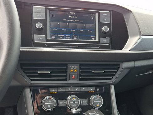 Used 2024 Volkswagen Jetta SE FWD image 28