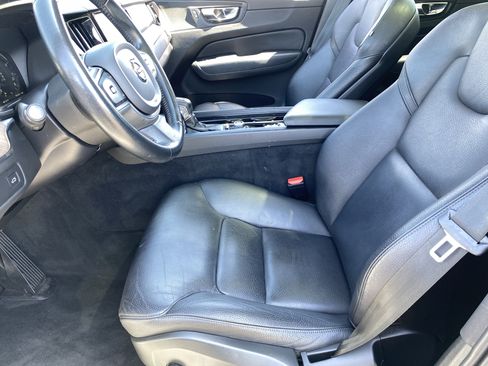 Used 2021 Volvo XC60 T5 Momentum FWD image 17