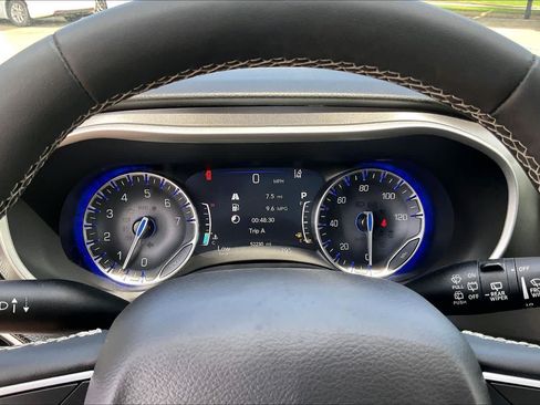Certified 2024 Chrysler Pacifica Touring-L FWD image 25