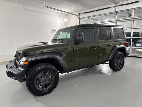 Used 2024 Jeep Wrangler Unlimited Sport AWD/4WD image 4