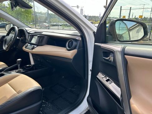 Certified 2018 Toyota RAV4 Limited AWD/4WD image 15