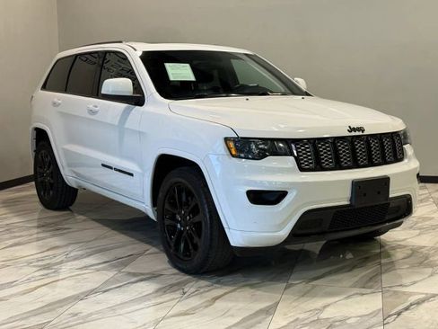 Used 2019 Jeep Grand Cherokee Altitude image 4