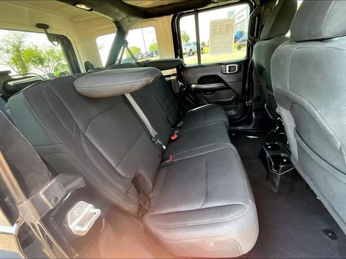 Used 2019 Jeep Wrangler Unlimited Sahara AWD/4WD image 26