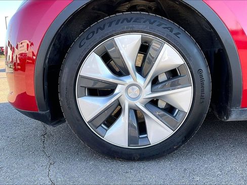 Used 2023 Tesla Model Y Long Range image 2